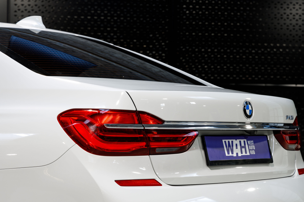 BMW 740 2016 photo 14