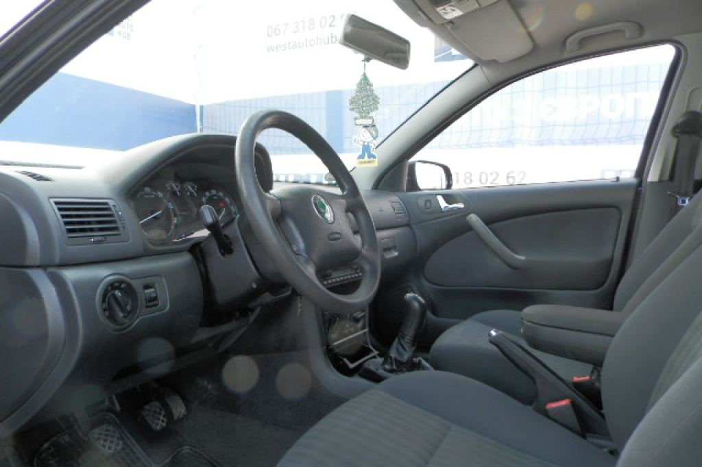 Skoda Octavia Tour 1.6 MPI 2004 photo 9