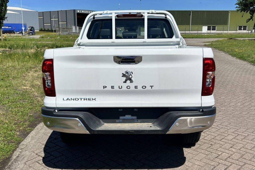 Peugeot Landtrek Double Cab 4x4 1.9L Diesel 6-Speed 2023 фото Peugeot Landtrek Double Cab 4x4 1.9L Diesel 6-Speed 2023 фото 8