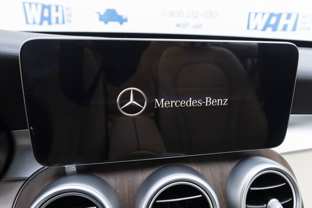 Mercedes-Benz C-Class C300 4Matic 2019 photo 44