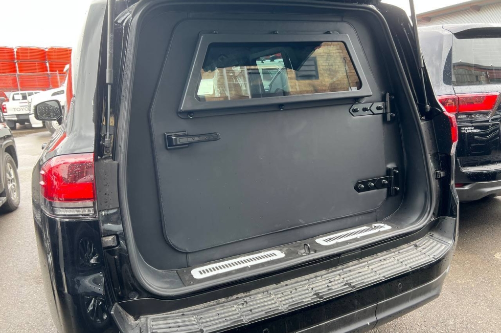 Toyota Land Cruiser 300 GUARD B6 2022 photo 15