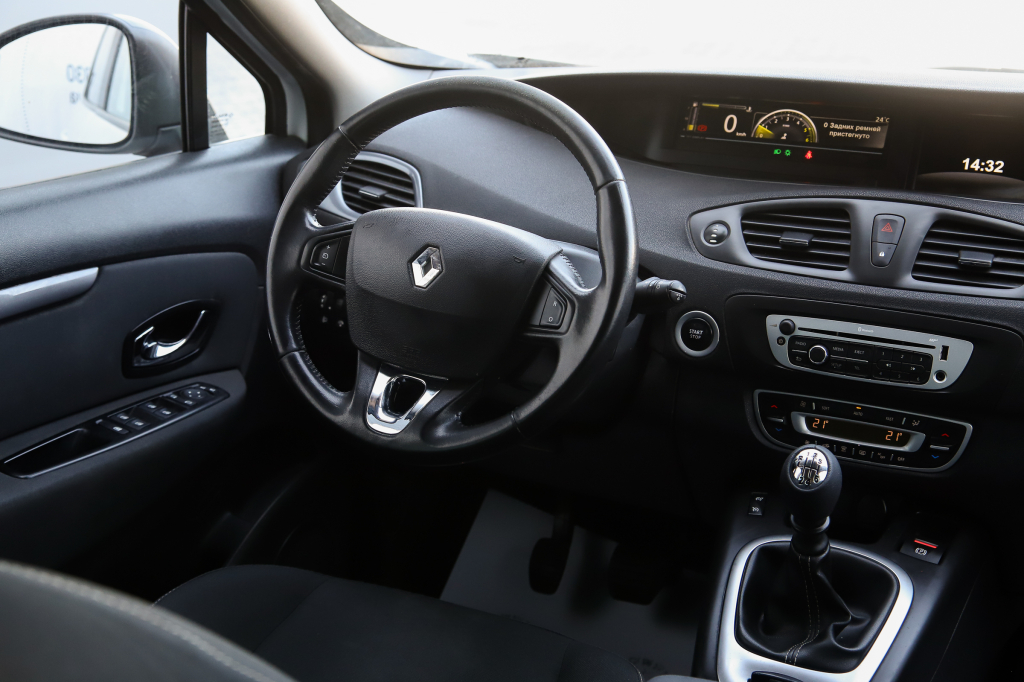 Renault Scenic 2015 фото 17