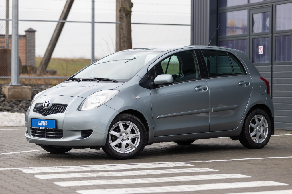 Toyota Yaris 2006 фото 7