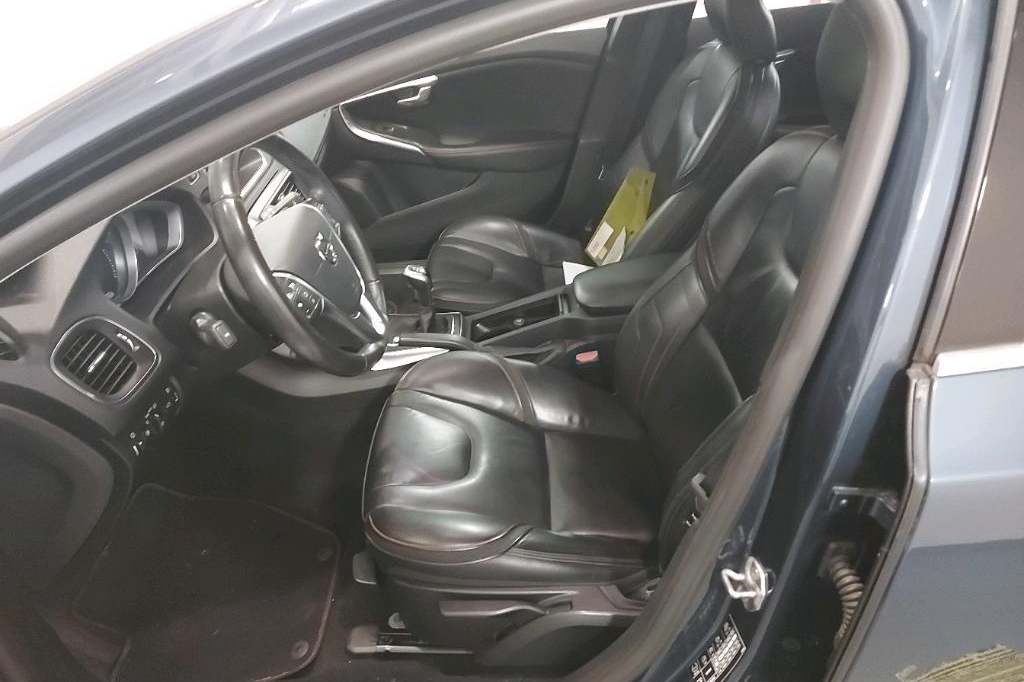 Volvo V40 2017 фото 18