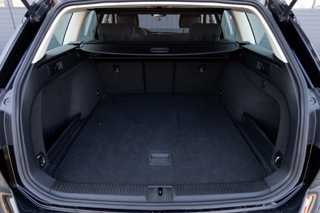 Volkswagen Passat B8 2015 фото Volkswagen Passat B8 2015 фото 30
