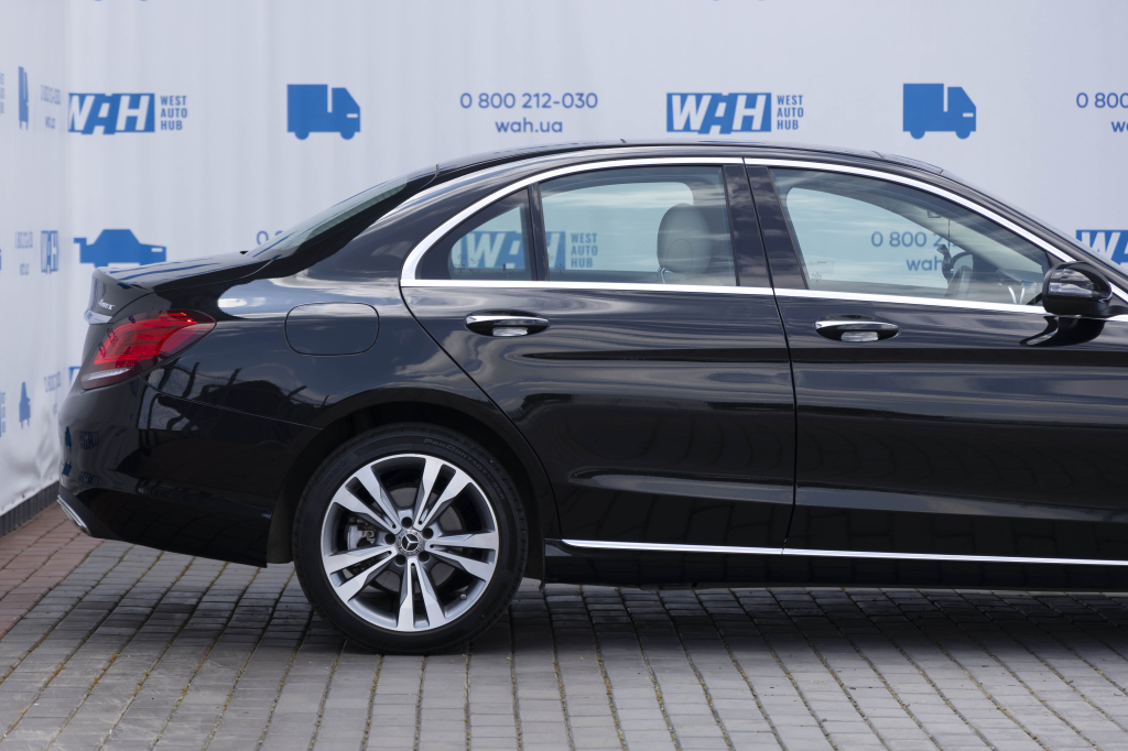 Mercedes-Benz C-Class C300 4Matic 2019 photo 5