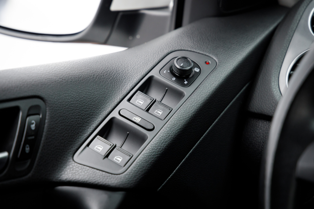 Volkswagen Tiguan S 2017 photo 24