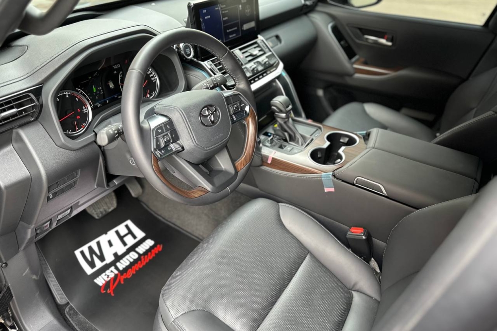 Toyota Land Cruiser 300 VX BR6 Armor 2022 фото Toyota Land Cruiser 300 VX BR6 Armor 2022 фото 10