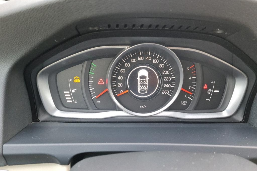 Volvo V60 2016 фото 17