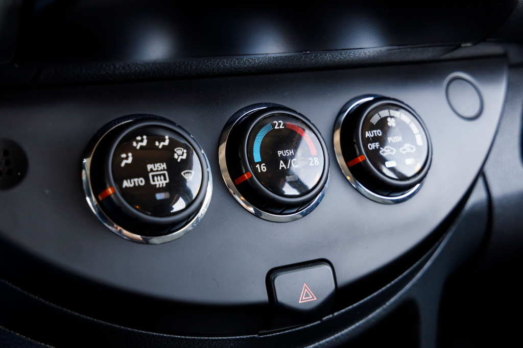 Nissan Note 2011 photo 22