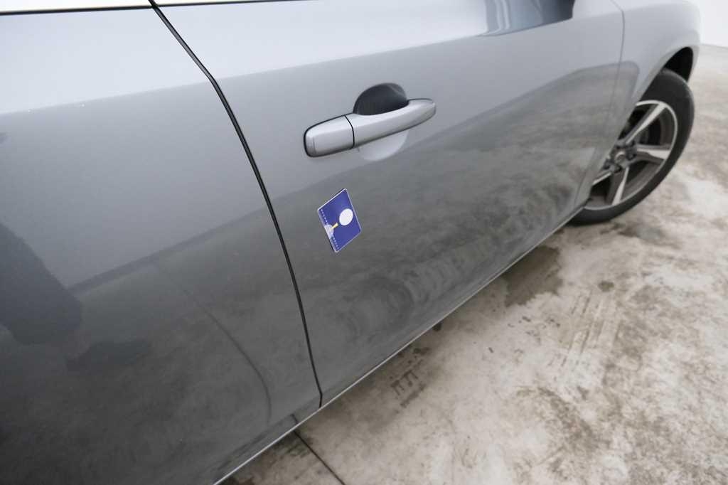 Volvo V40 2017 фото 12