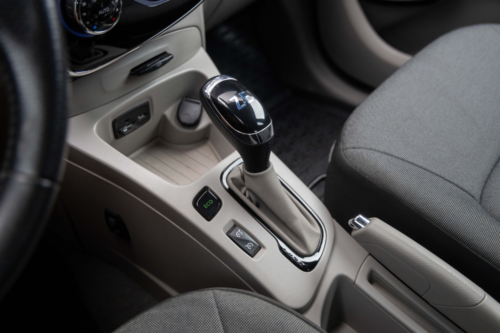 Renault Zoe 2015 фото 22