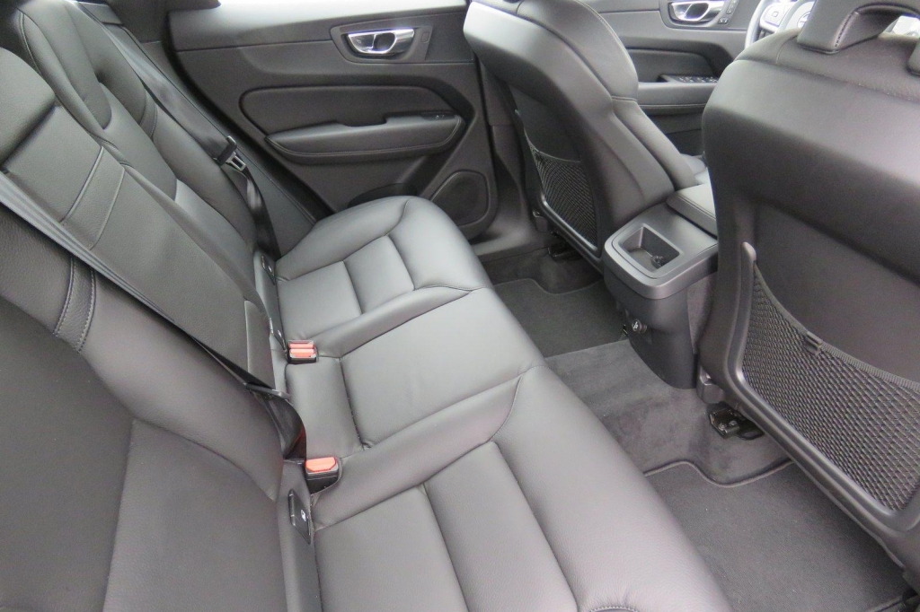 Volvo XC60 2020 фото 1
