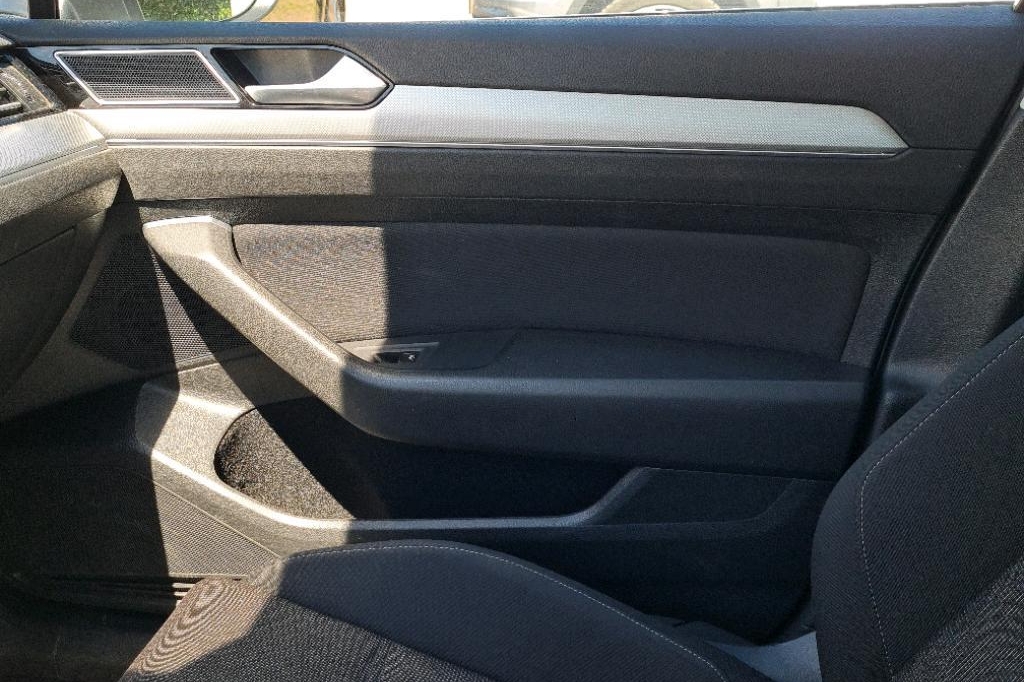 Volkswagen Passat Variant 2017 photo 12