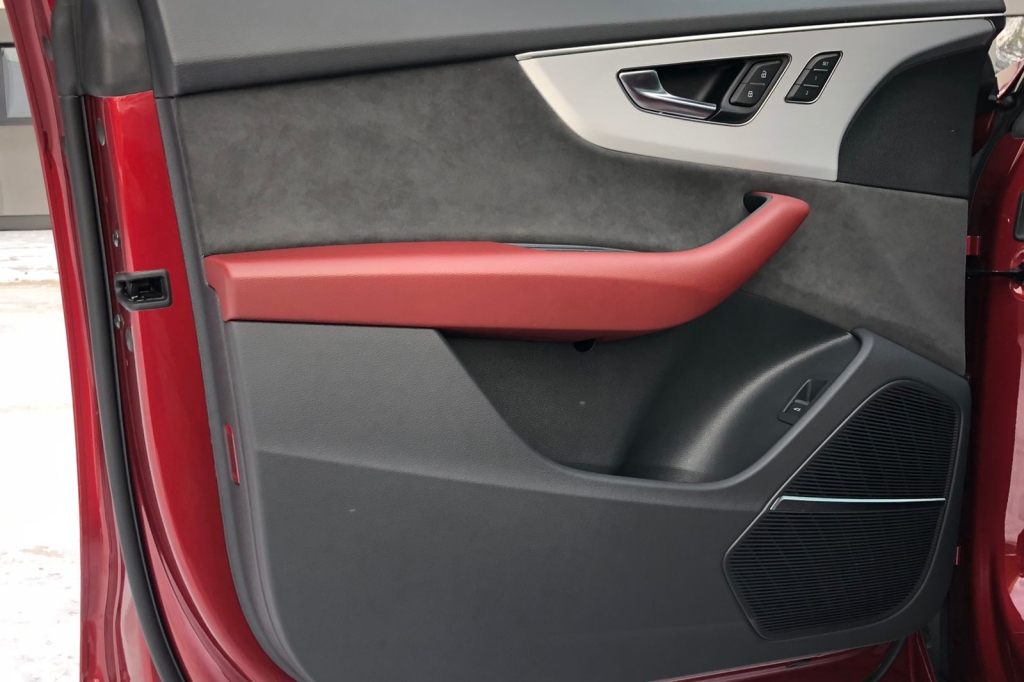 Audi SQ8 2021 фото 22