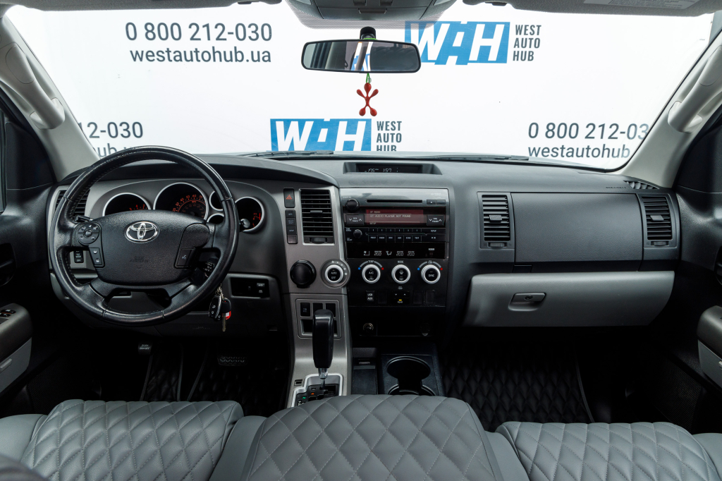 Toyota Sequoia SR5 2012 фото 23