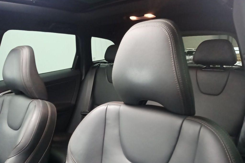 Volvo XC60 2017 photo 34