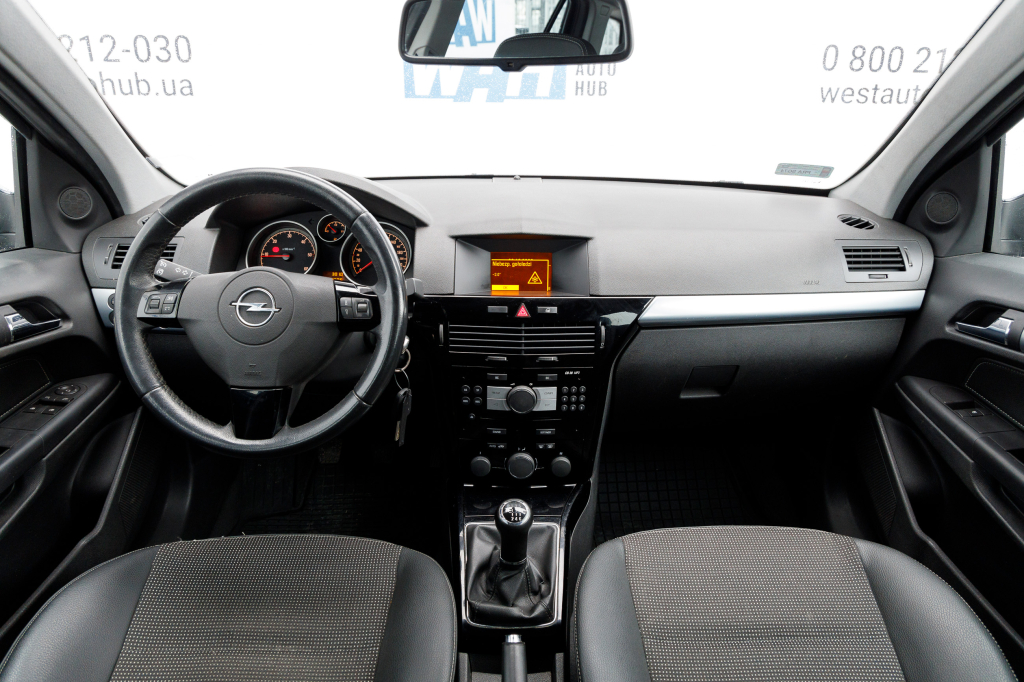 Opel Astra H photo 5