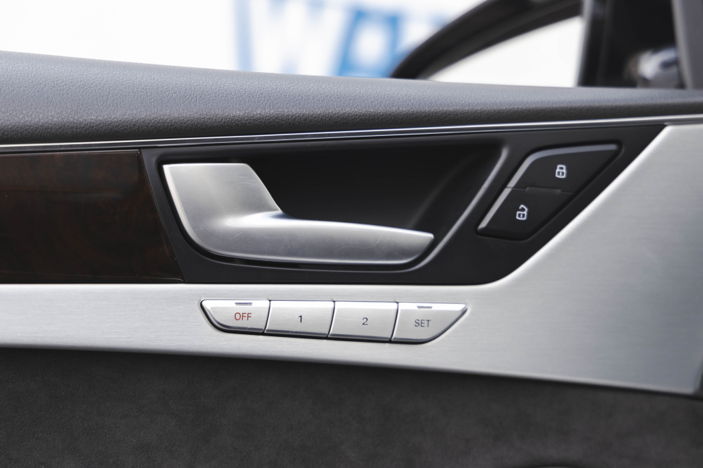 Audi A8 2015 photo 14