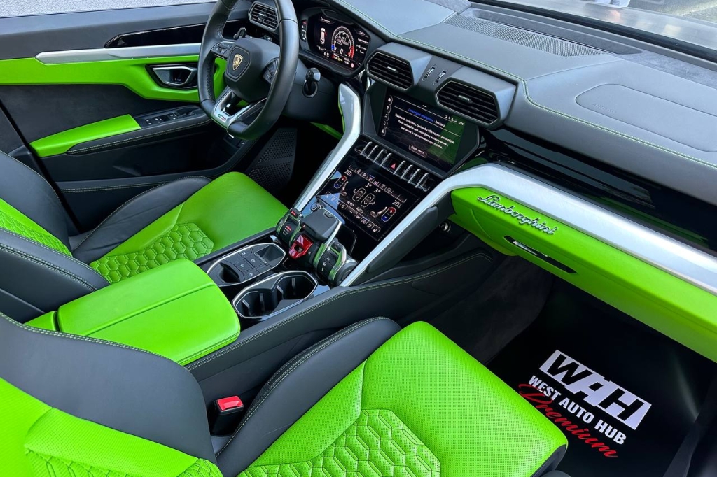 Lamborghini Urus 2019 фото Lamborghini Urus 2019 фото 17