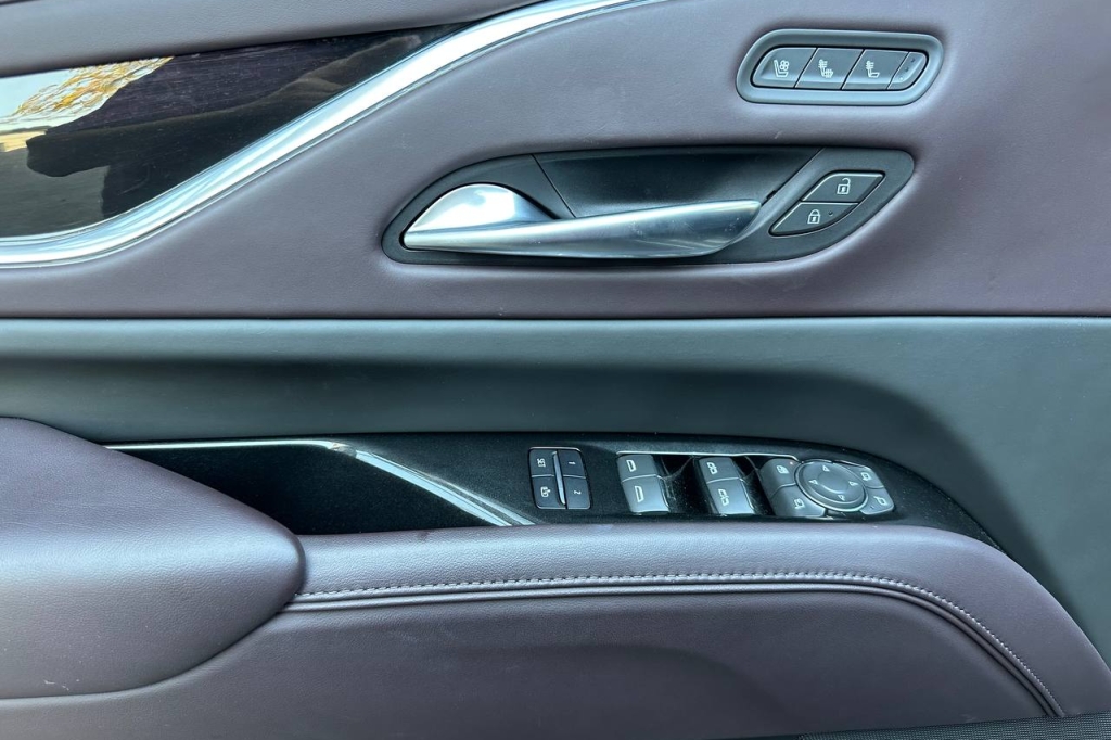 Cadillac Escalade Platinum 4WD 2022 фото Cadillac Escalade Platinum 4WD 2022 фото 14
