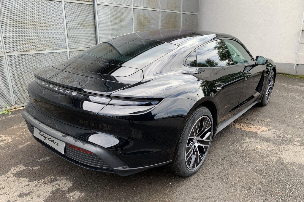 Porsche Taycan 2021 photo 3