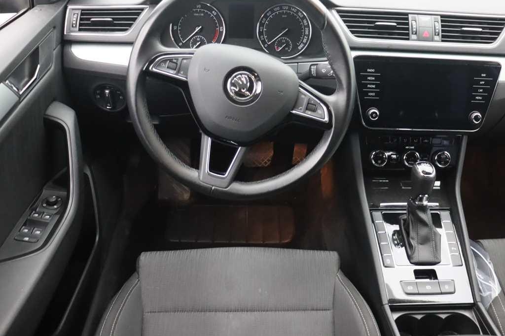 Skoda Superb Combi 2017 фото 2