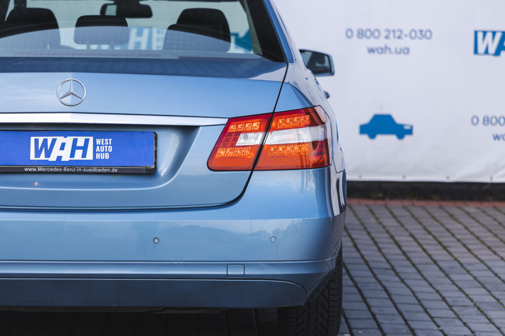 Mercedes-Benz E-Class 2010 photo 11