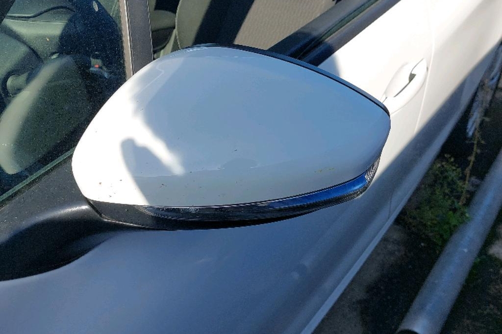 Peugeot 208 2017 фото 22