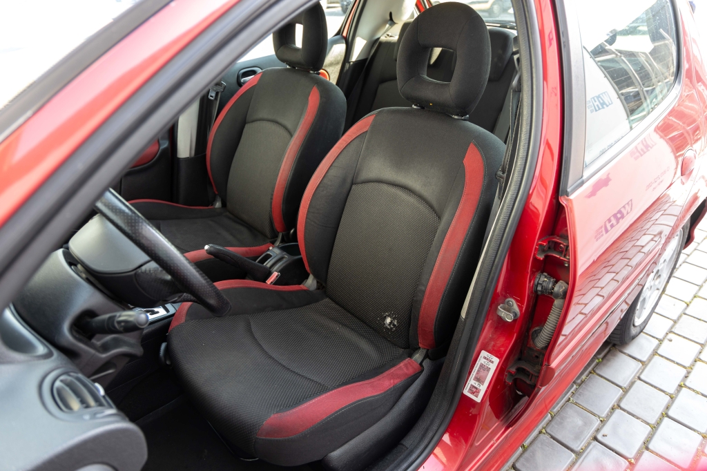 Peugeot 206 2007 фото 11