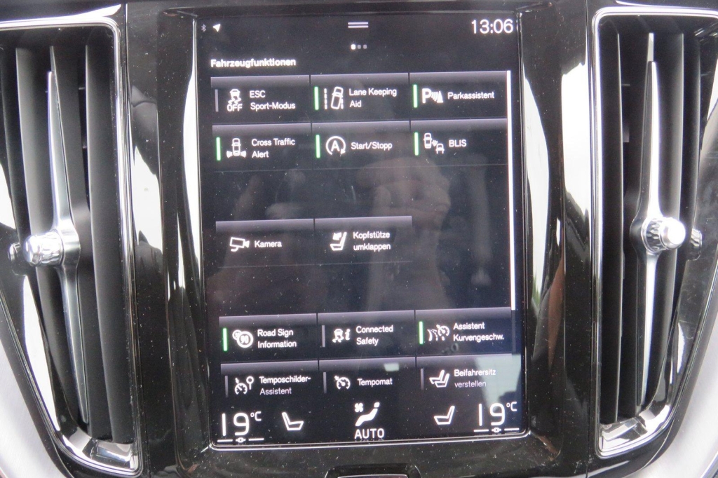 Volvo XC60 2020 фото 7