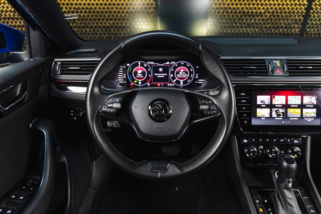 Skoda Superb Plug In Hybrid 2020 фото Skoda Superb Plug In Hybrid 2020 фото 23