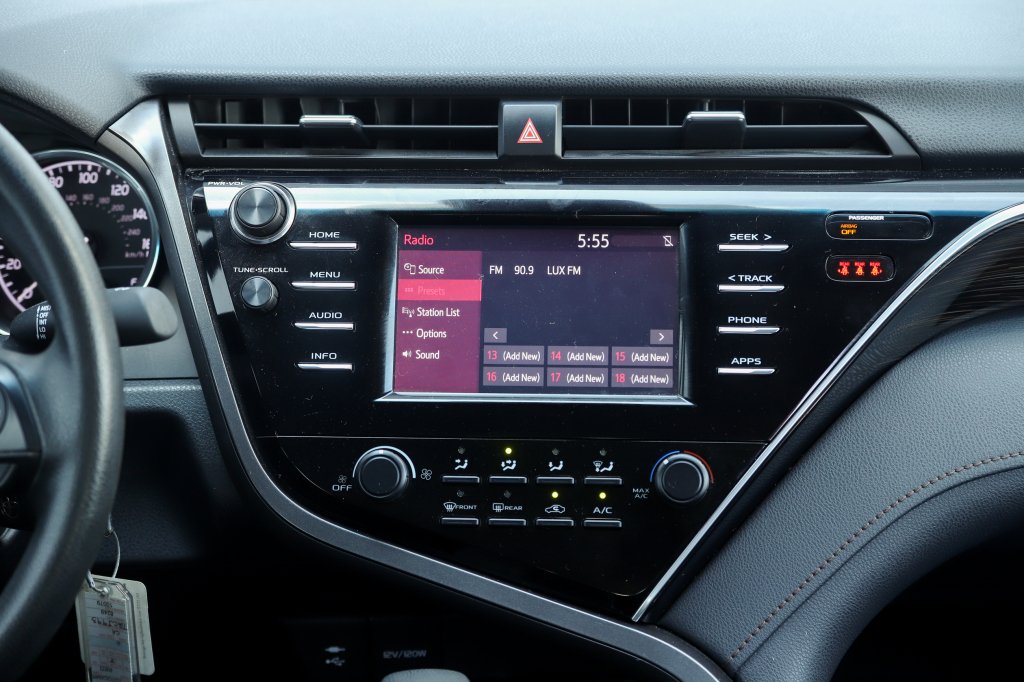 Toyota Camry LE 2017 photo 1