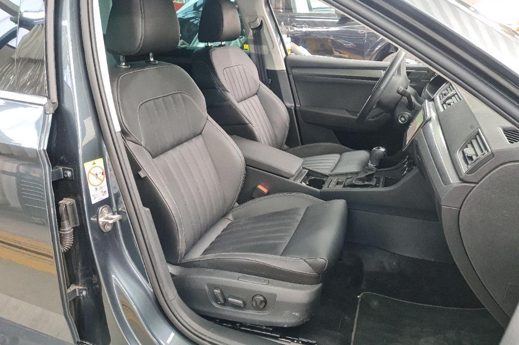 Skoda Superb Combi 2020 фото 3