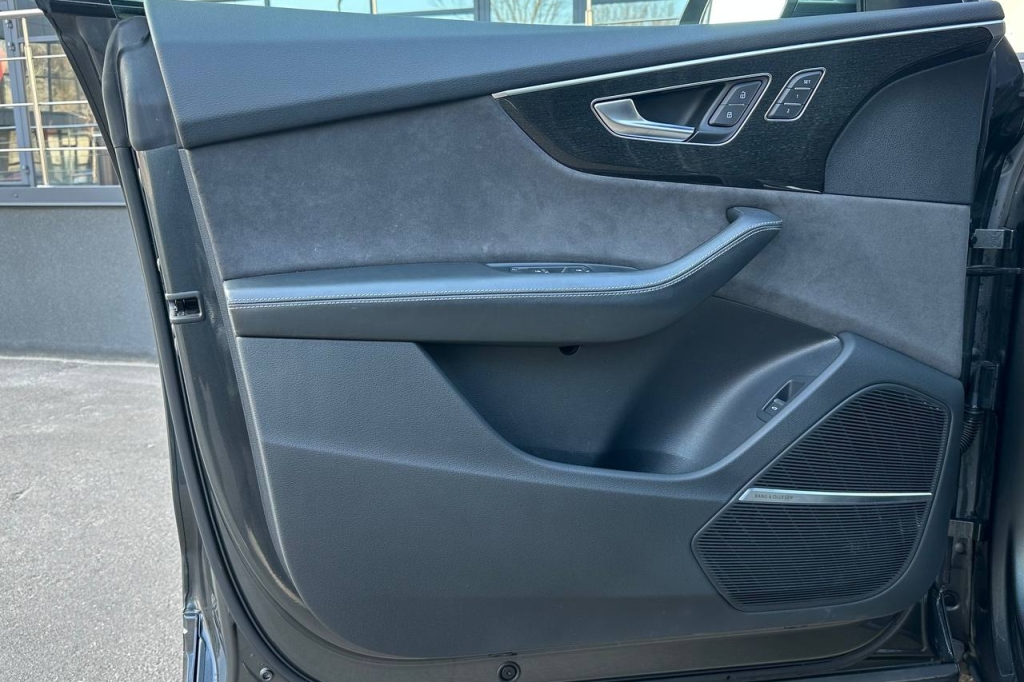 Audi Q8 55 TFSI 2019 фото 9