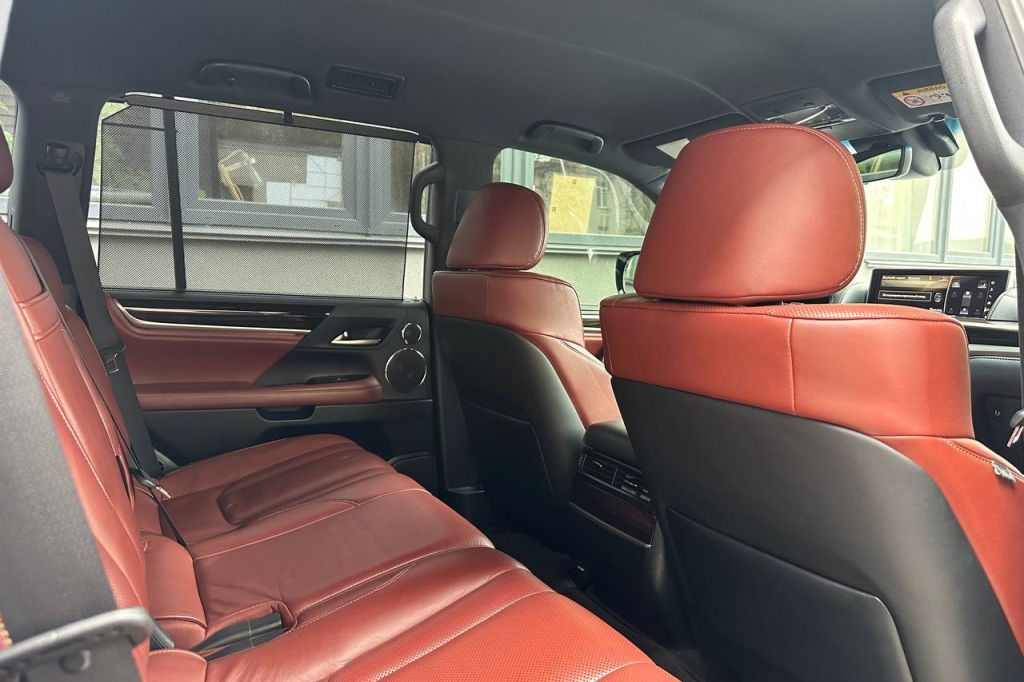 Lexus LX 450 2019 фото Lexus LX 450 2019 фото 17