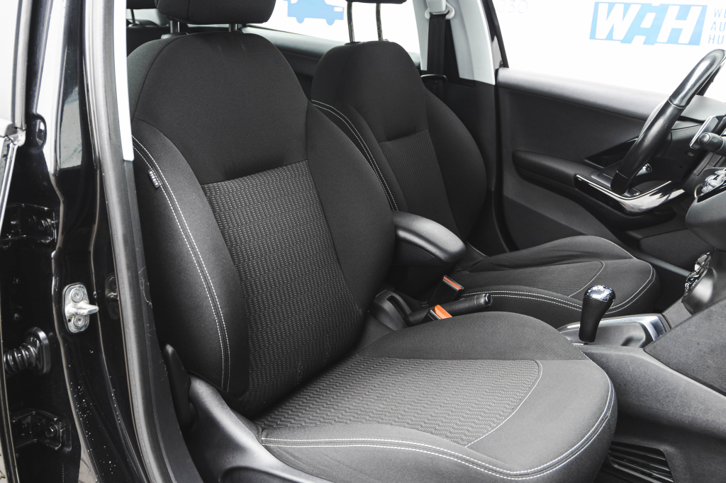 Peugeot 208 2017 photo 27