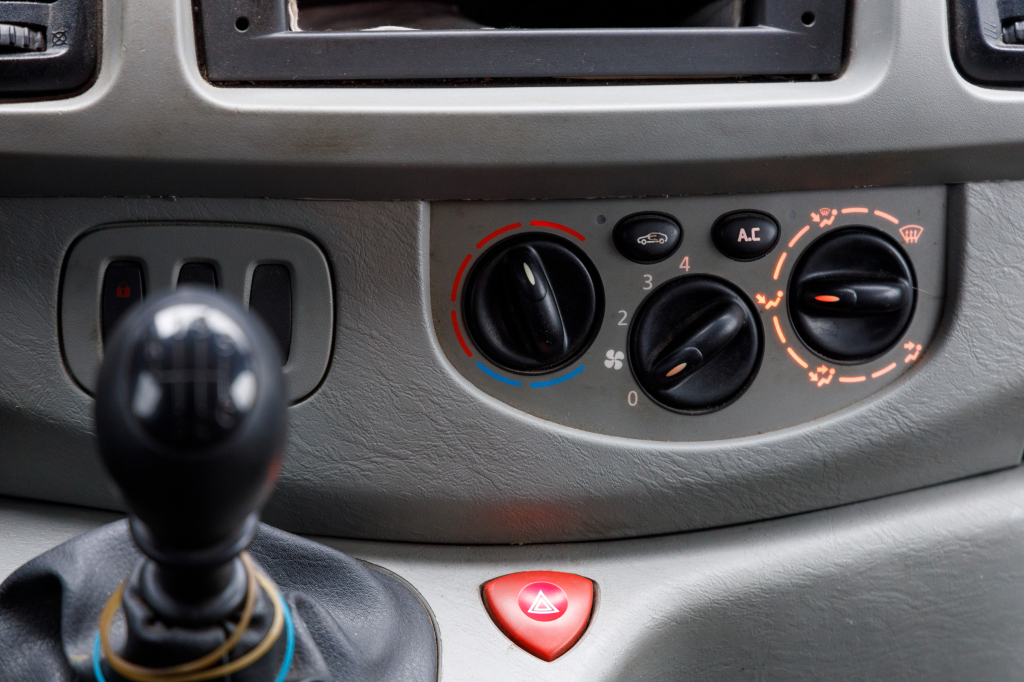 Opel Vivaro photo 11