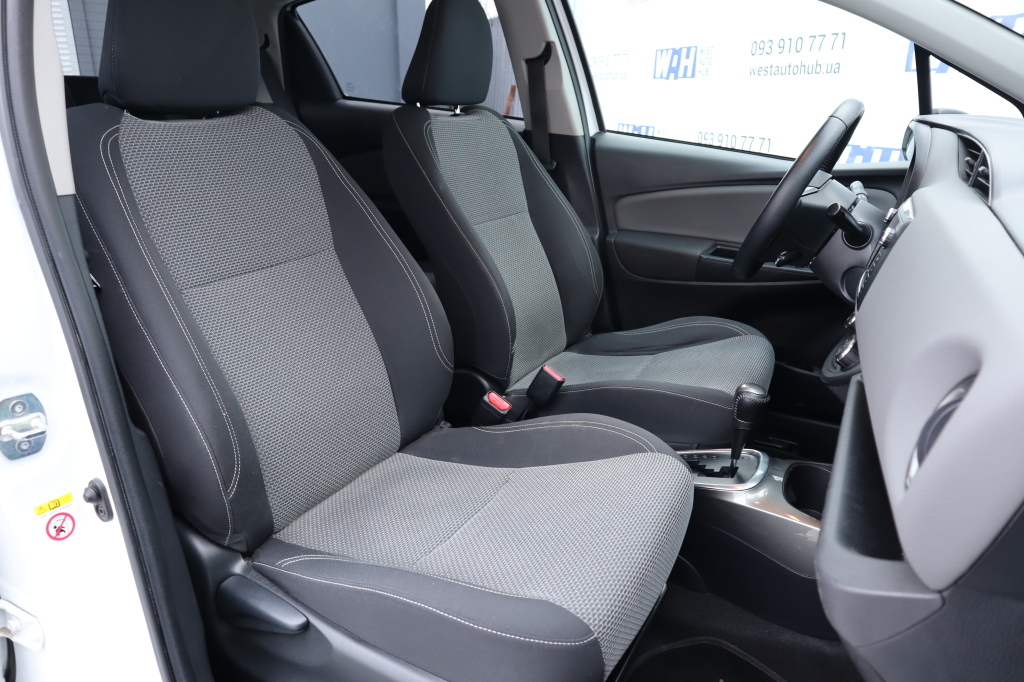 Toyota Yaris photo 13