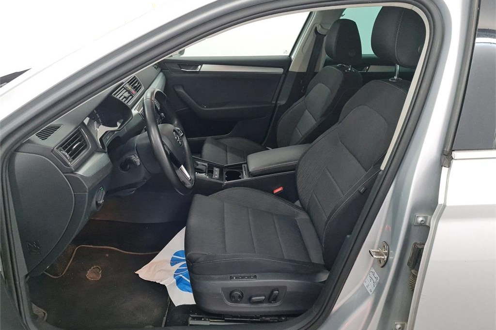 Skoda Superb Combi 2017 фото 5