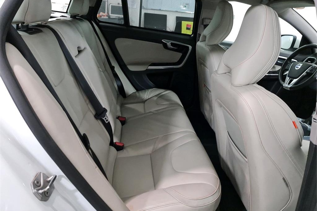 Volvo V60 2016 фото 7