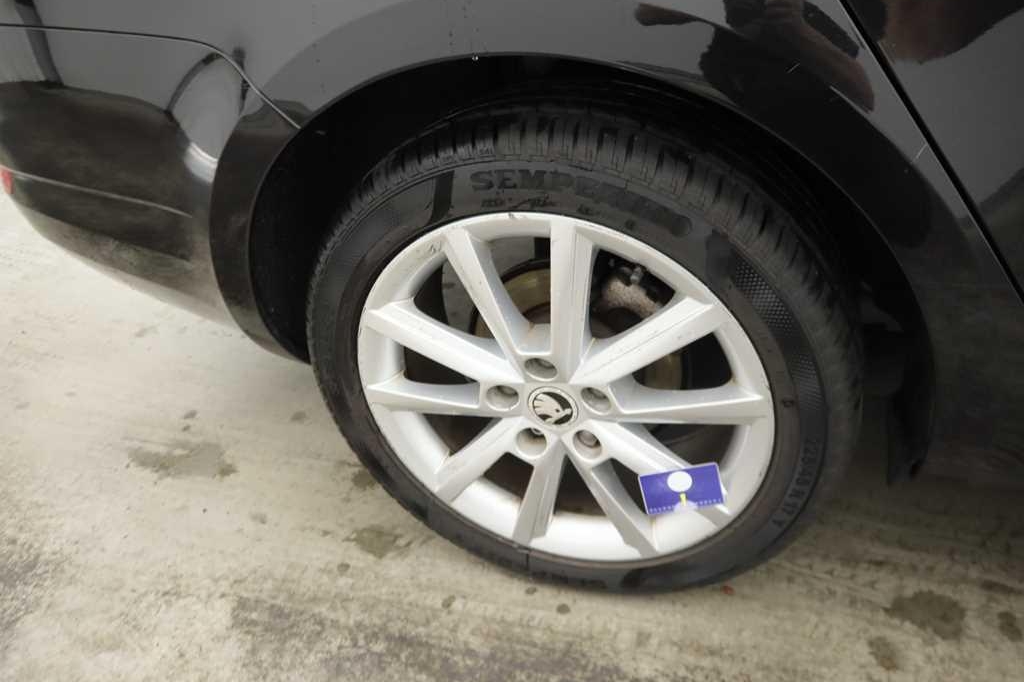 Skoda Octavia Combi 2016 фото 7