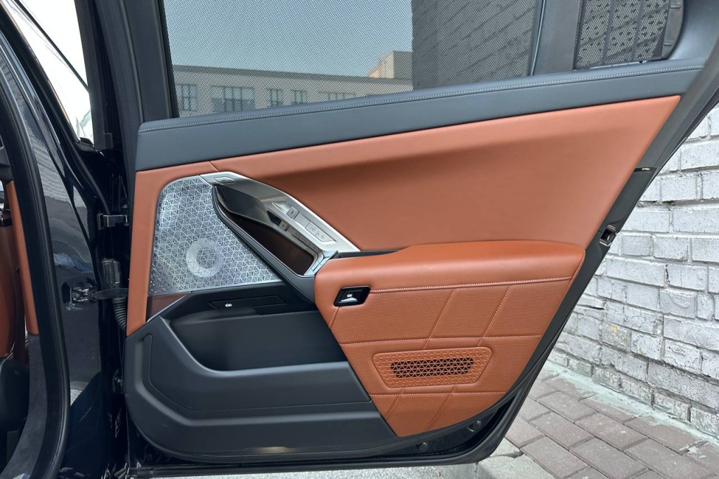 BMW 740 2023 photo 18