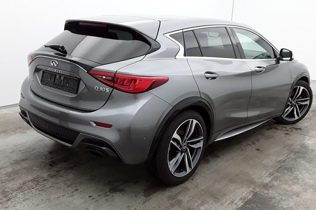 Infiniti Q30 2018 photo 1