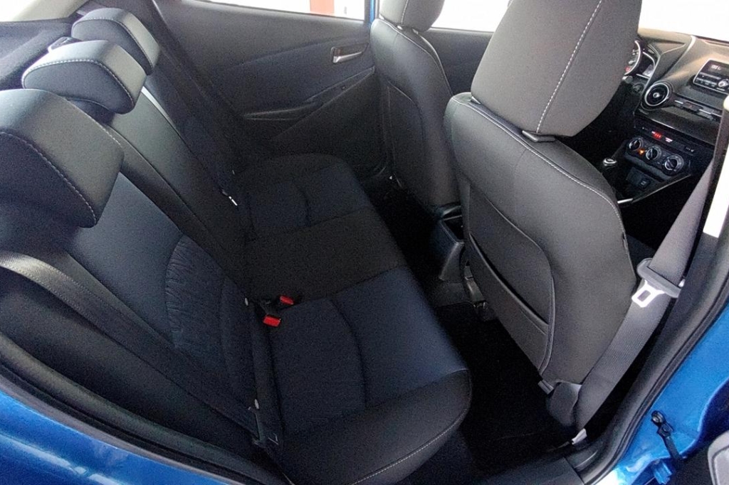 Mazda 2 2015 photo 5