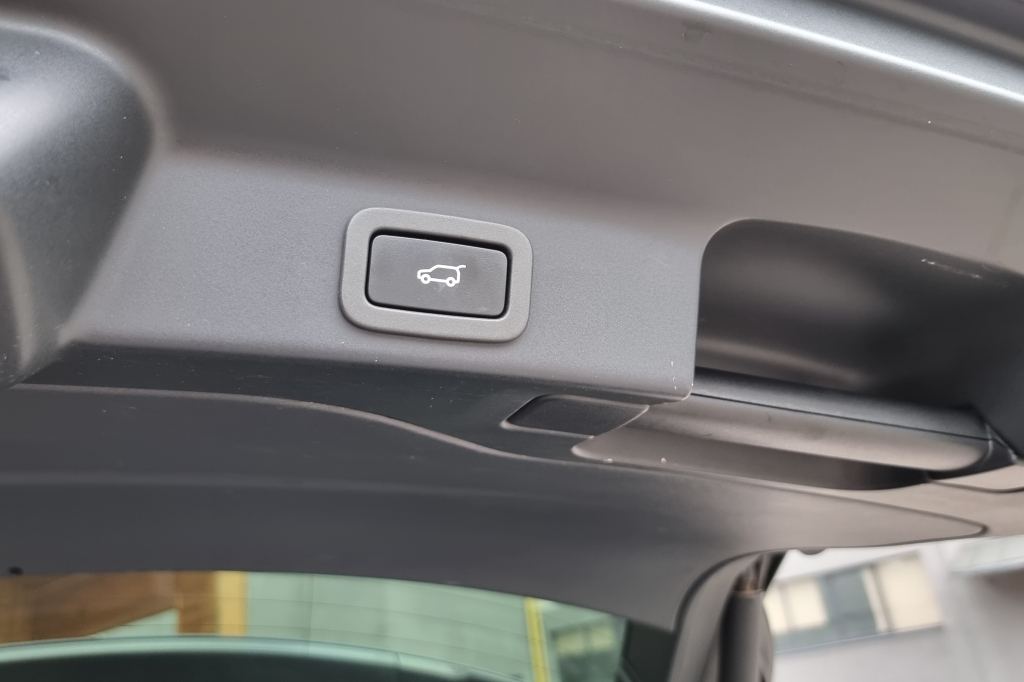 Jaguar F-Pace 2018 фото 24