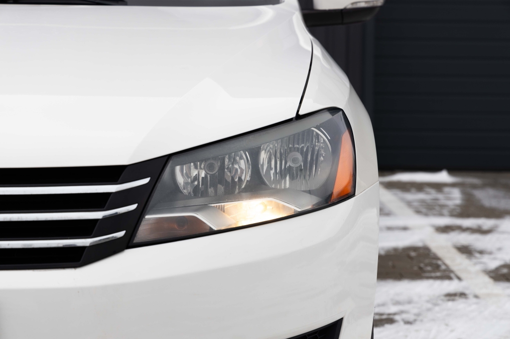 Volkswagen Passat 2012 photo 2