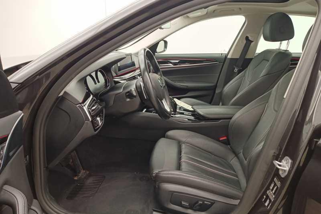 BMW 5 Series 2018 photo 5