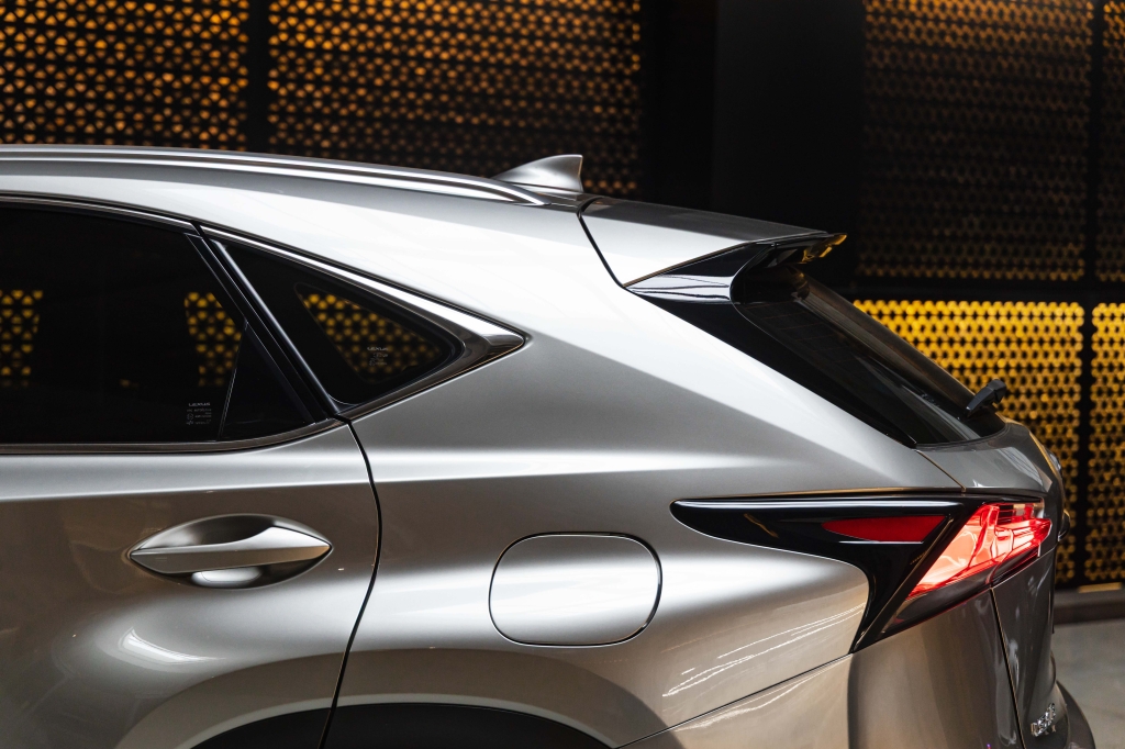 Lexus NX 300H 2016 фото Lexus NX 300H 2016 фото 12
