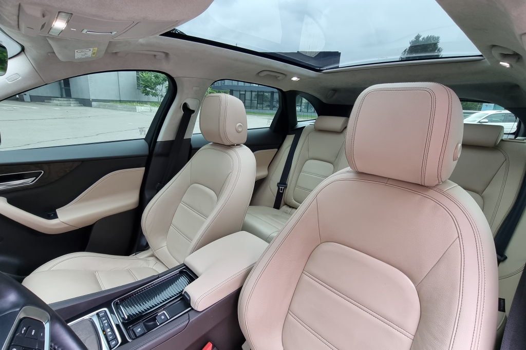 Jaguar F-Pace 2018 фото 16